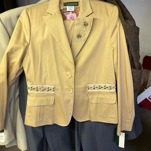 Harve Bernard pants suit